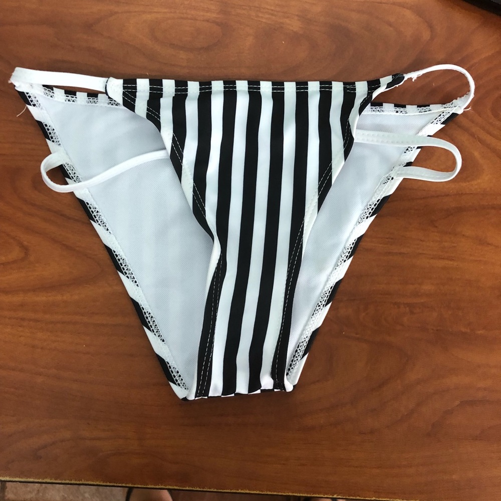 Striped Bikini Set - Picture 3 of 4